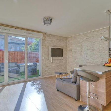Charmant Studio Avec Terrasse Et Parking Corbeil-Essonnes Exterior photo